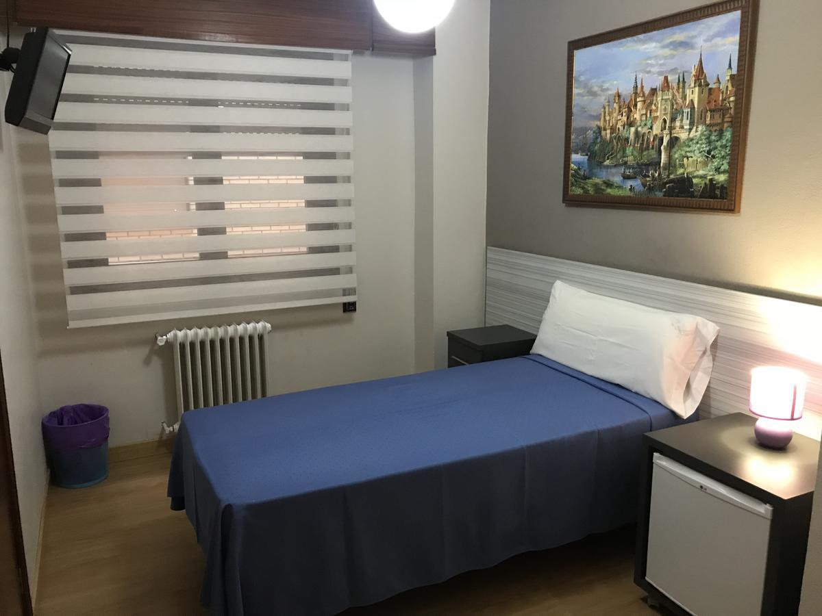 Pension Berceo Logroño Buitenkant foto